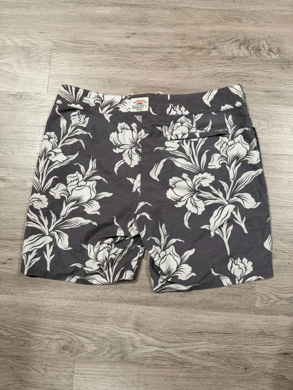 Faherty 34 Men's Floral Swim Trunks in Charcoal and White - Classic Beach Short